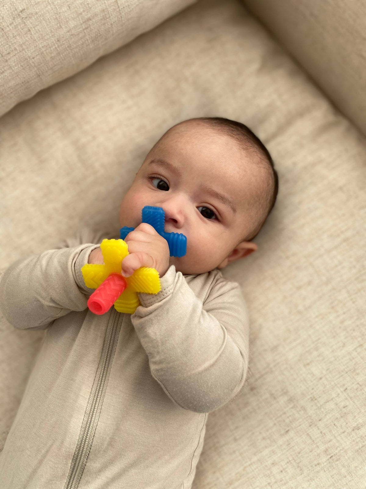 Itzy Ritzy - Teensy Tube Teether