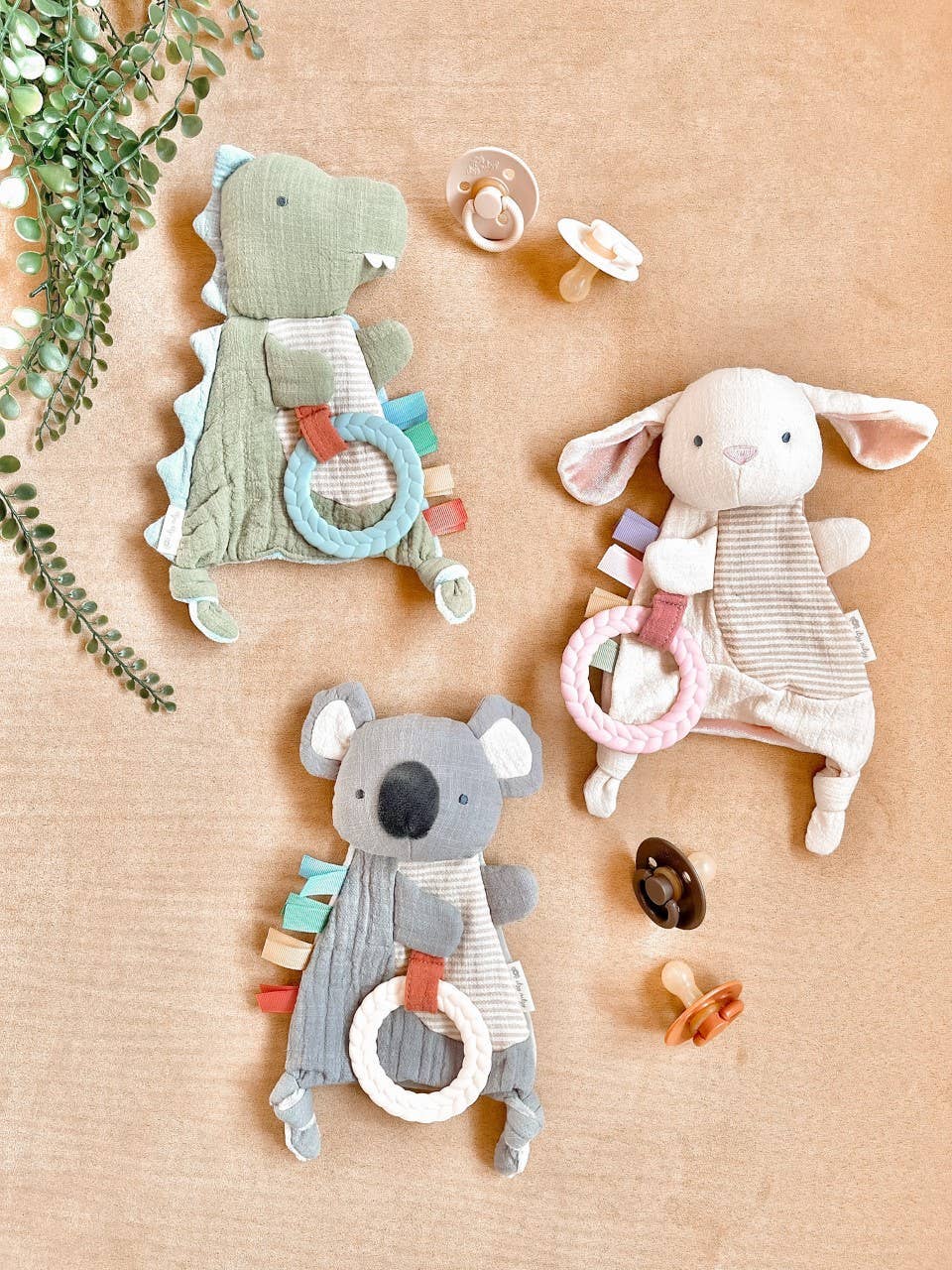 Itzy Ritzy - Bitzy Crinkle Sensory Toy with Teether