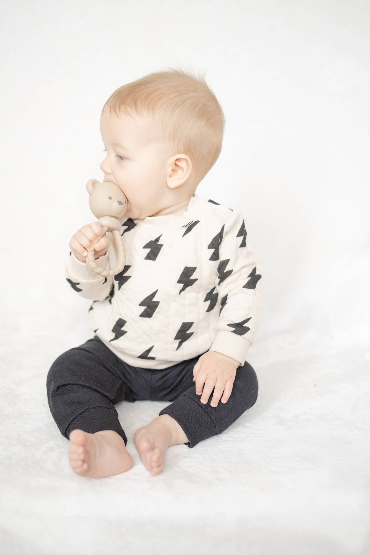 Itzy Ritzy - Shake & Smile Silicone Rattle Teether