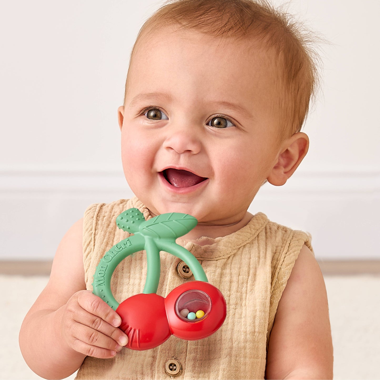 Itzy Ritzy - Bitzy Shake - Silicone Teether with Rattle