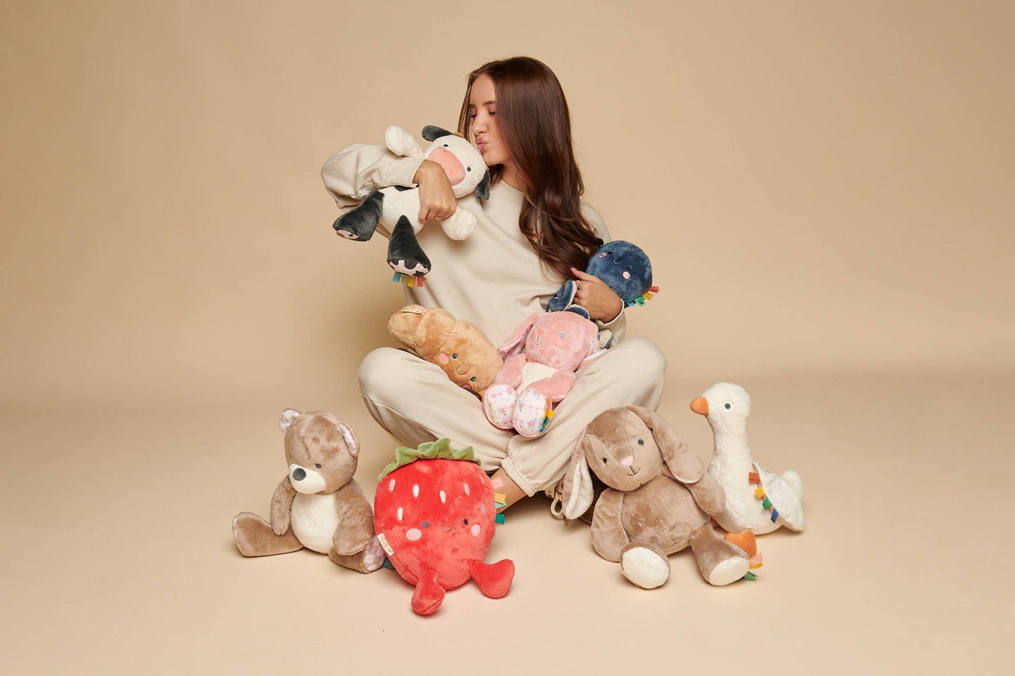 Itzy Ritzy - Sweetie Snuggles™ Plush: Strawberry