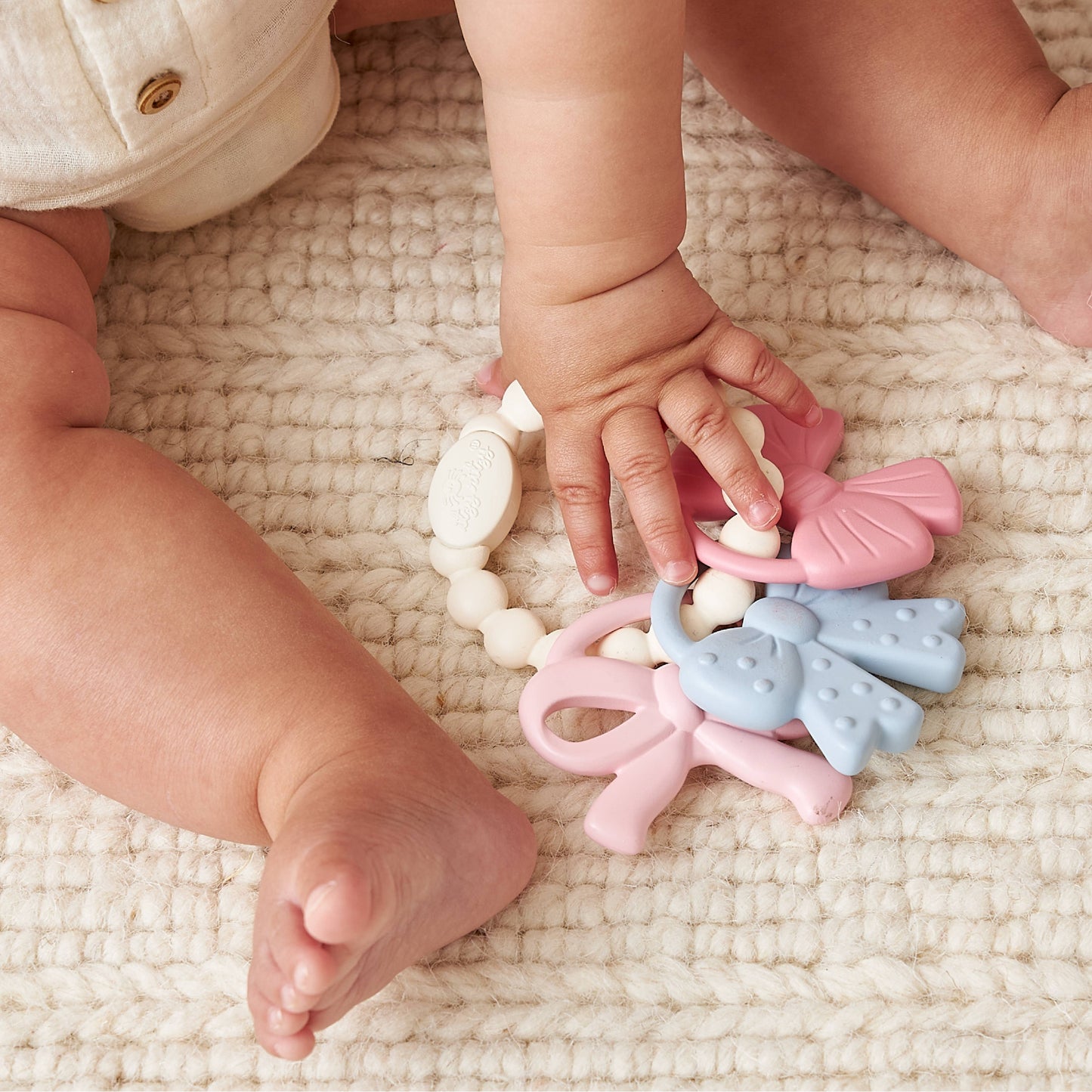 Itzy Ritzy - Itzy Bow Trio Silicone Teether