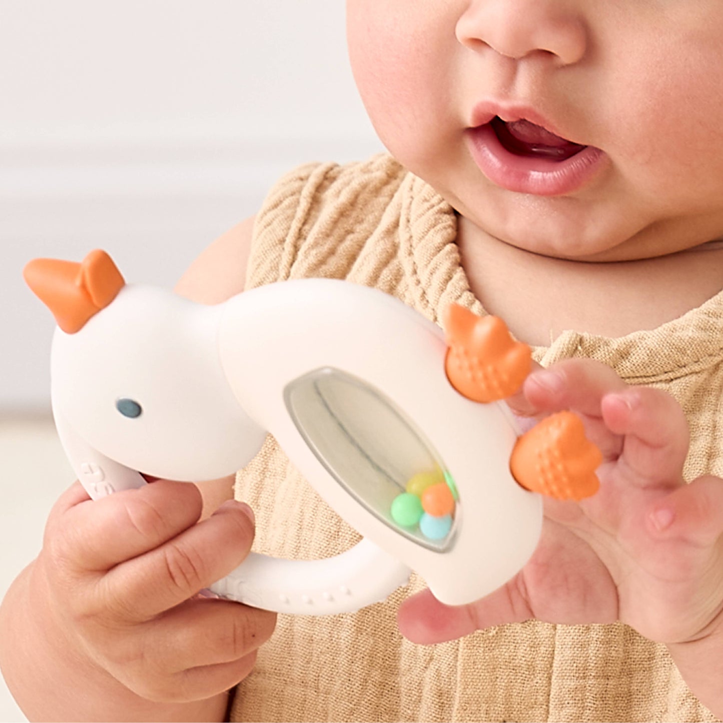 Itzy Ritzy - Bitzy Shake - Silicone Teether with Rattle
