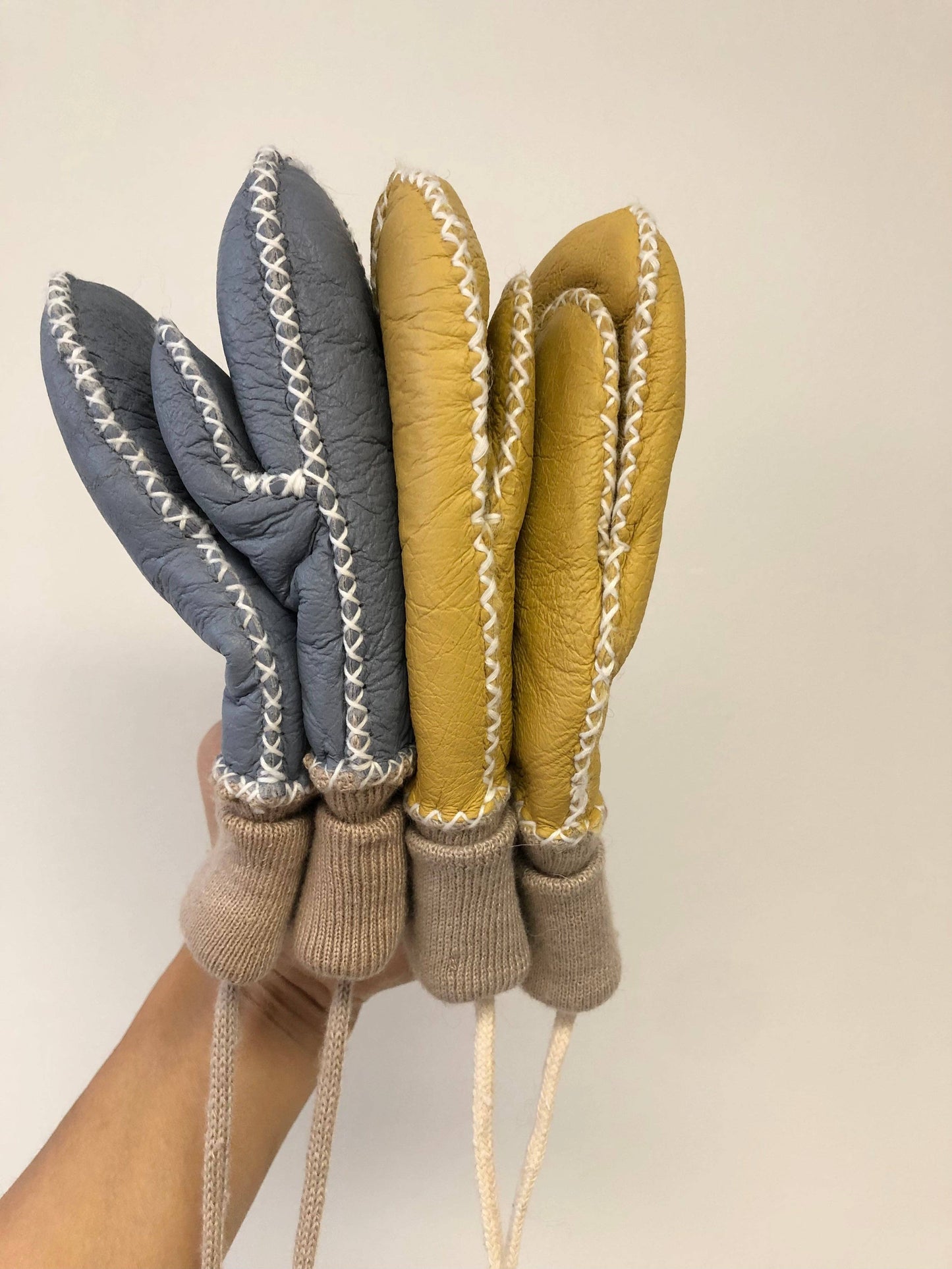 Billy Bamboo - KIDS SHEARLING MITTENS: Holly red