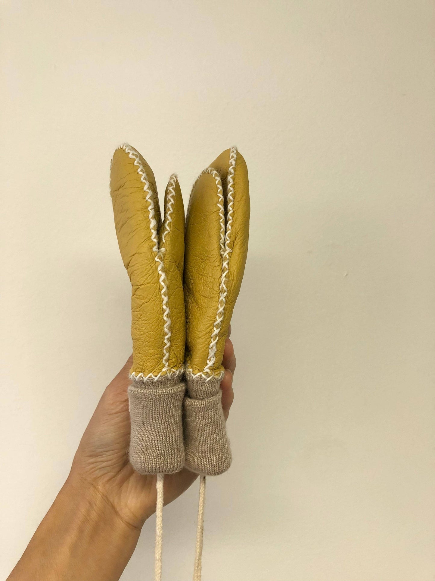 Billy Bamboo - KIDS SHEARLING MITTENS: Light gray