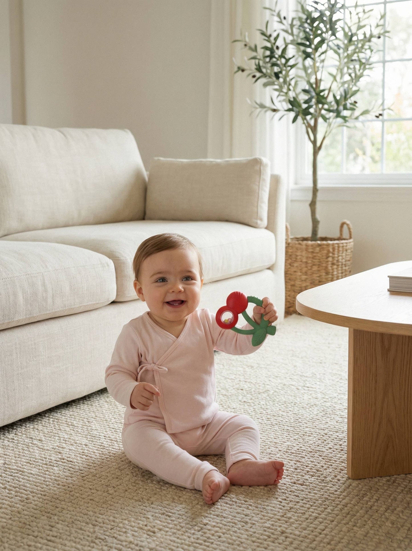 Itzy Ritzy - Bitzy Shake - Silicone Teether with Rattle