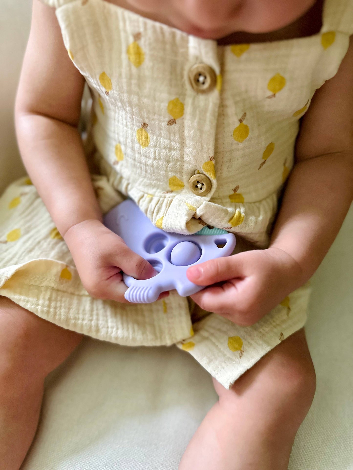 Itzy Ritzy - Itzy Pop Lilac Dino Teether