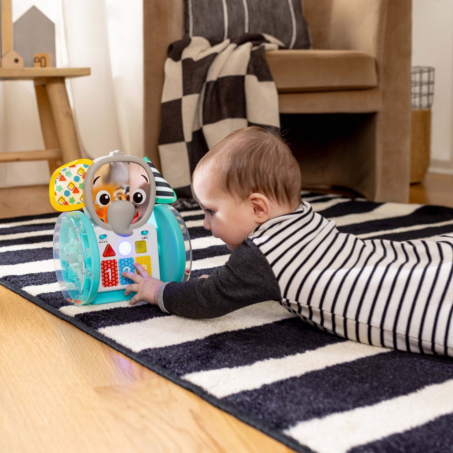BABY EINSTEIN - Chase + Tap Earl Interactive Crawling Toy