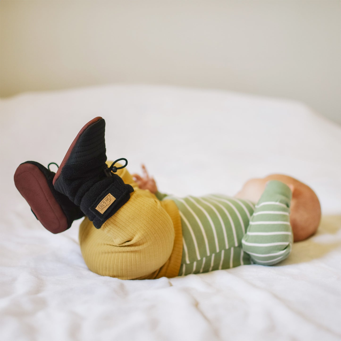 Jan & Jul Black | Baby Stay-Put Cozy Booties