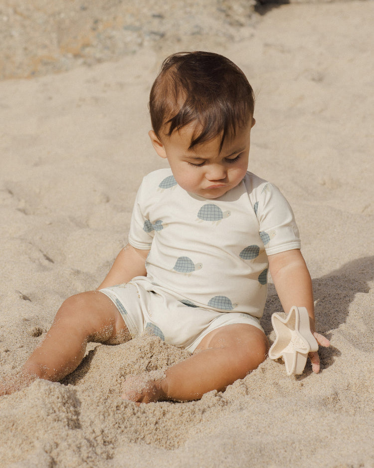 Rylee + Cru - Shorty One-Piece || Sea Turtles