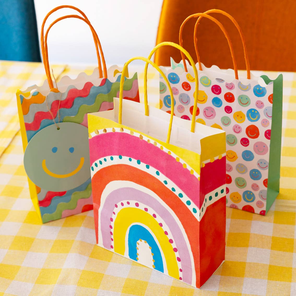 Talking Tables USA - Happy Face Smile Paper Gift Bags | 8 Pack |Party Favor Bags|