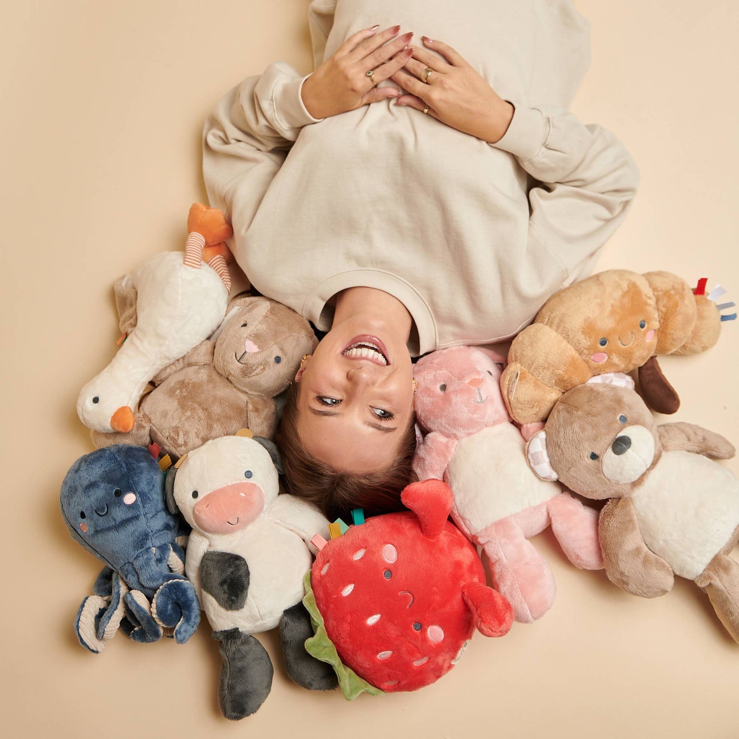 Itzy Ritzy - Sweetie Snuggles Plush: Cake