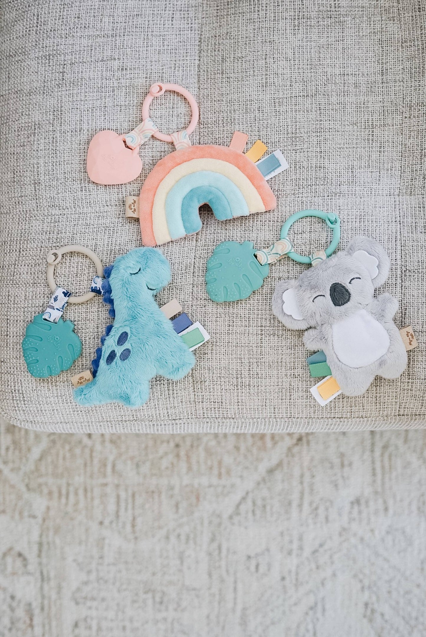 Itzy Ritzy - Itzy Pal™ Plush + Teether: Rainbow