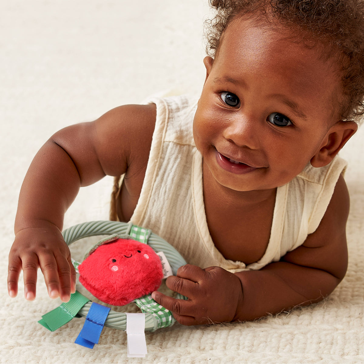 Itzy Ritzy Canada - *NEW* Itzy Ring Pal™ - Teething Ring with Plush Character