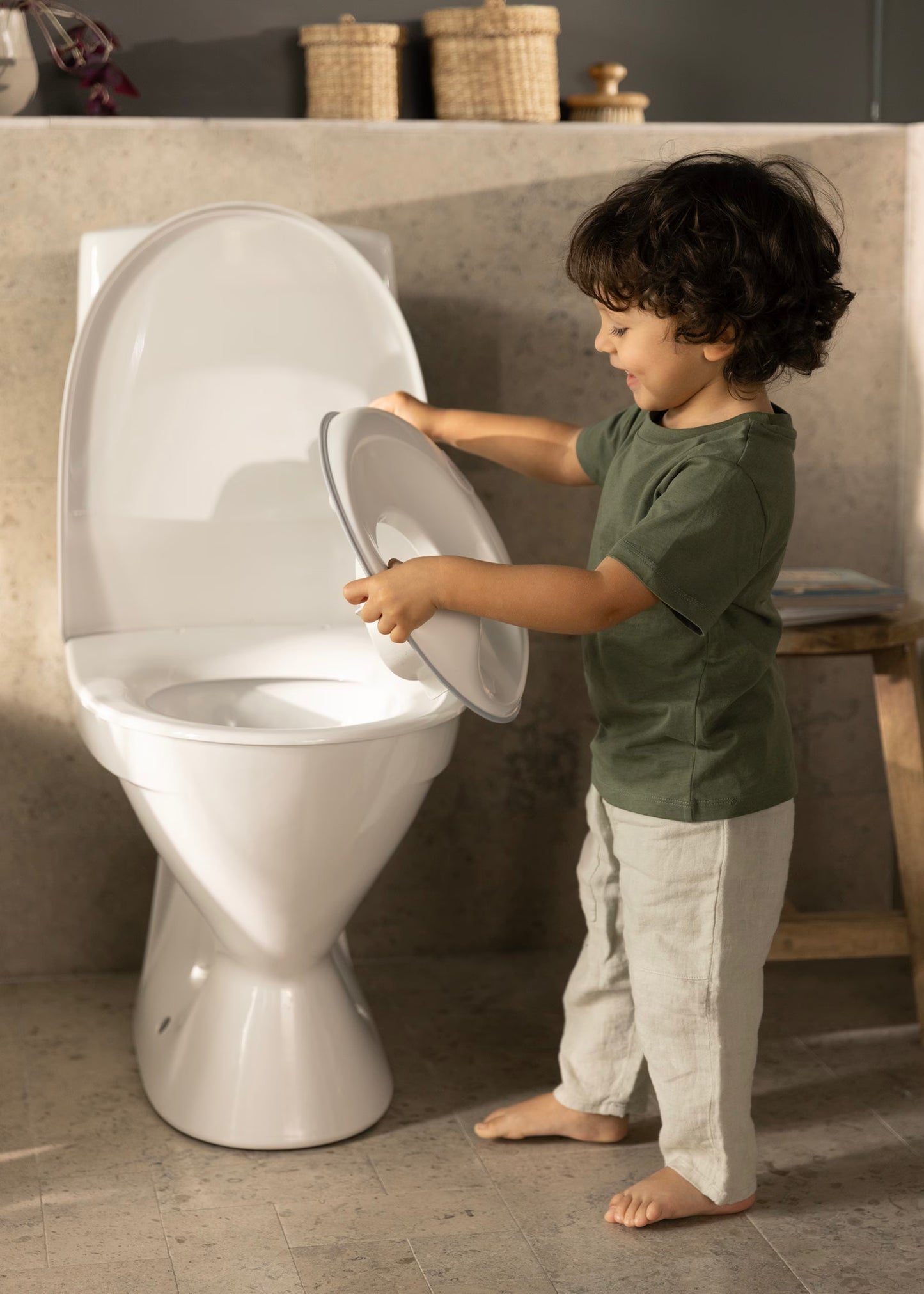 BabyBjörn Toilet Training Seat – Safe, Sturdy Seat for Toddlers Age 2+